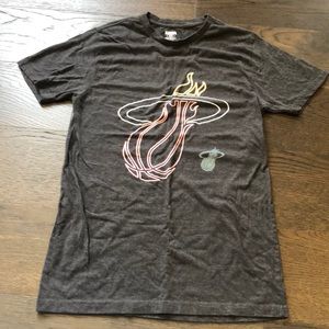 Miami heat vice grey T-shirt/ NBA merch/ logo top